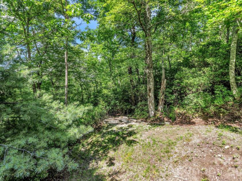 571 Tsisqua Circle, Brevard, NC 28712.  MLS# CAR4392481, YatesRealty ID 31196. 
