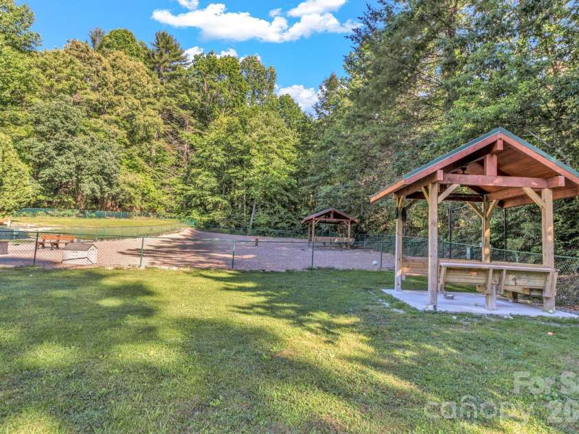 571 Tsisqua Circle, Brevard, NC 28712.  MLS# CAR4392481, YatesRealty ID 31196. 