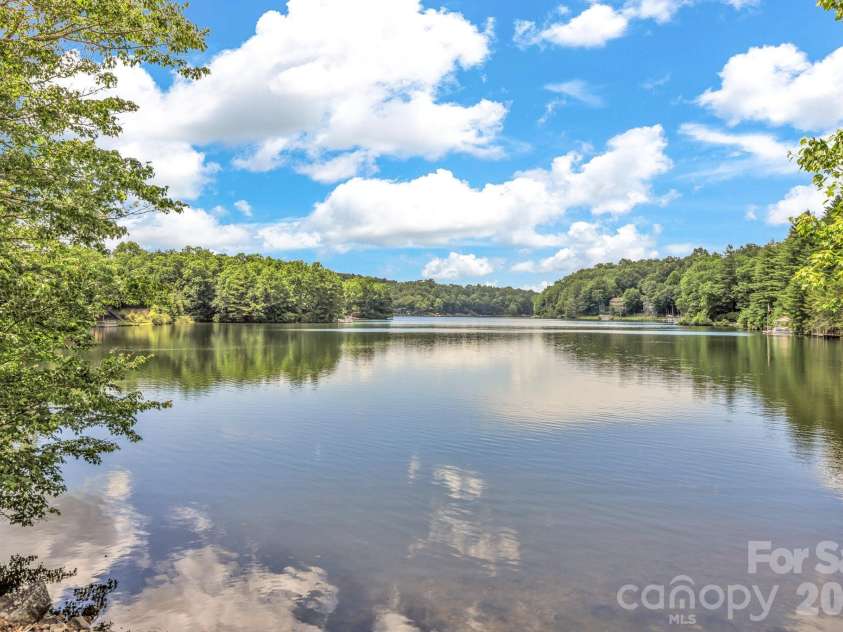 571 Tsisqua Circle, Brevard, NC 28712.  MLS# CAR4392481, YatesRealty ID 31196. 