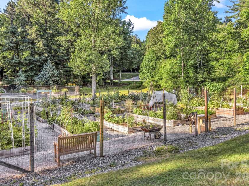 571 Tsisqua Circle, Brevard, NC 28712.  MLS# CAR4392481, YatesRealty ID 31196. 