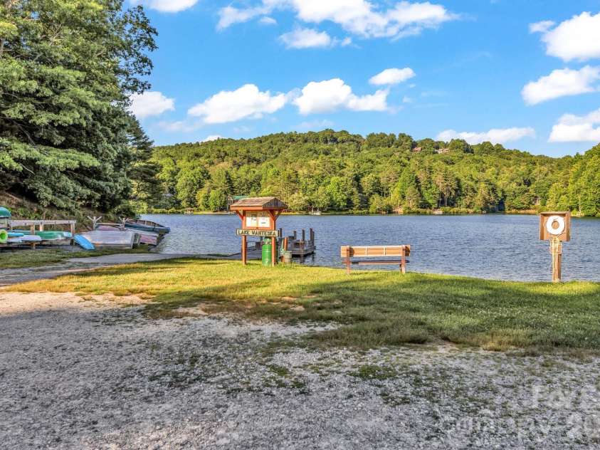 571 Tsisqua Circle, Brevard, NC 28712.  MLS# CAR4392481, YatesRealty ID 31196. 