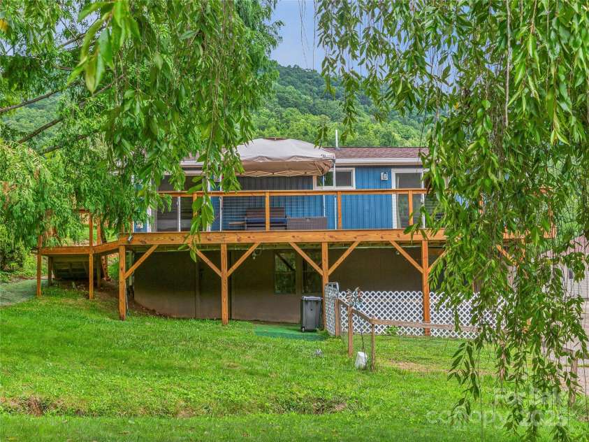 190 Smith Cove Road, Candler, NC 28715.  MLS# CAR4286346, YatesRealty ID 31198. 