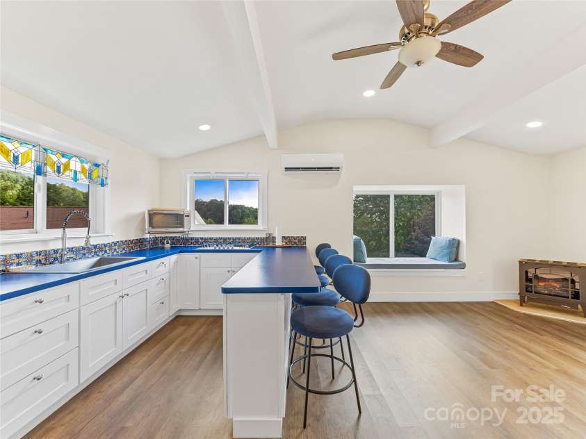 190 Smith Cove Road, Candler, NC 28715.  MLS# CAR4286346, YatesRealty ID 31198. 