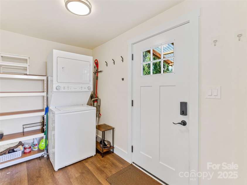 190 Smith Cove Road, Candler, NC 28715.  MLS# CAR4286346, YatesRealty ID 31198. 