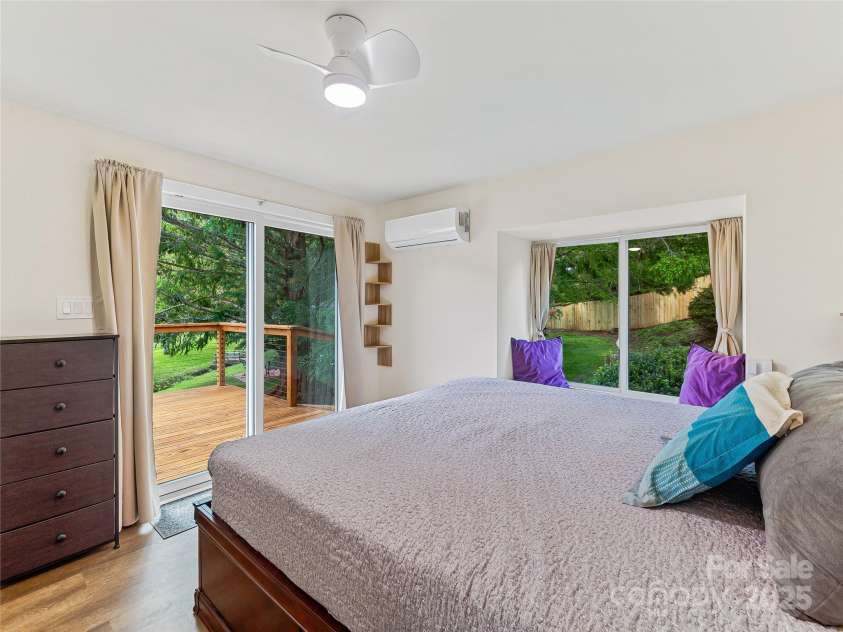 190 Smith Cove Road, Candler, NC 28715.  MLS# CAR4286346, YatesRealty ID 31198. 