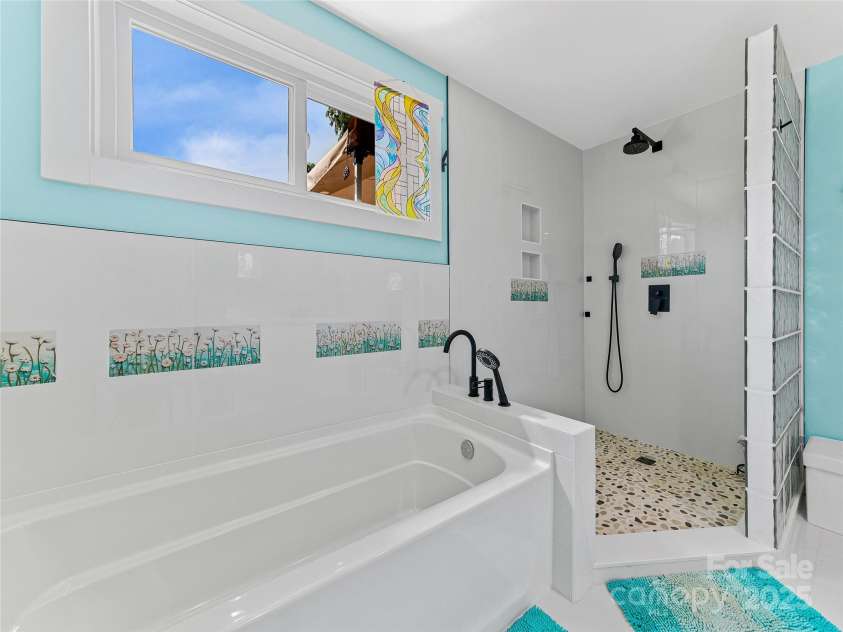 190 Smith Cove Road, Candler, NC 28715.  MLS# CAR4286346, YatesRealty ID 31198. 