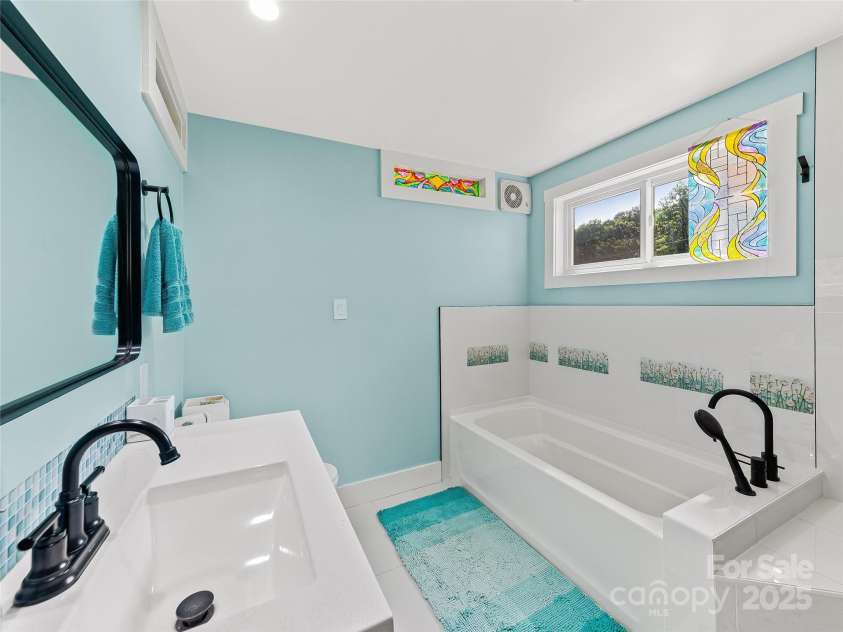 190 Smith Cove Road, Candler, NC 28715.  MLS# CAR4286346, YatesRealty ID 31198. 