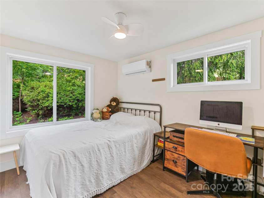 190 Smith Cove Road, Candler, NC 28715.  MLS# CAR4286346, YatesRealty ID 31198. 