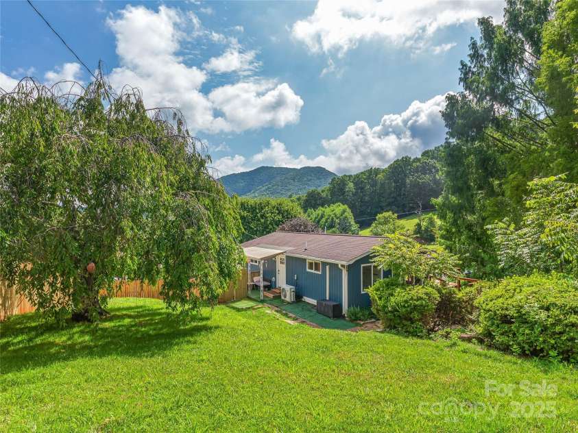 190 Smith Cove Road, Candler, NC 28715.  MLS# CAR4286346, YatesRealty ID 31198. 