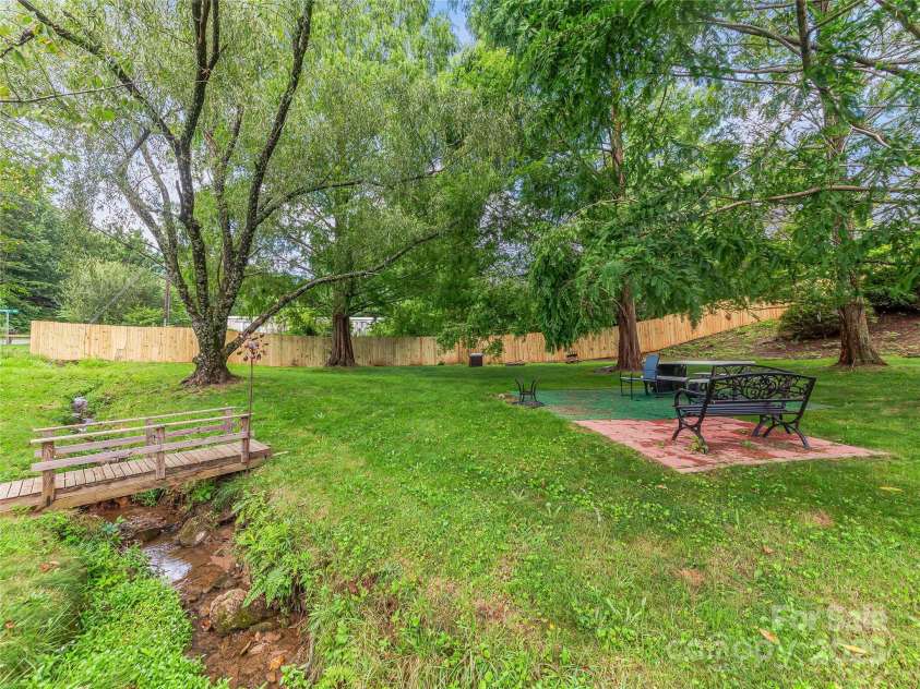 190 Smith Cove Road, Candler, NC 28715.  MLS# CAR4286346, YatesRealty ID 31198. 