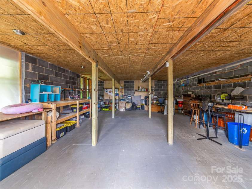 190 Smith Cove Road, Candler, NC 28715.  MLS# CAR4286346, YatesRealty ID 31198. 