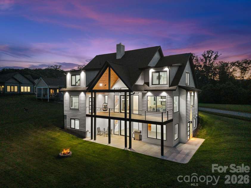 1026 Hillside Ridge Road, Candler, NC 28715.  MLS# CAR4359352, YatesRealty ID 31199. 