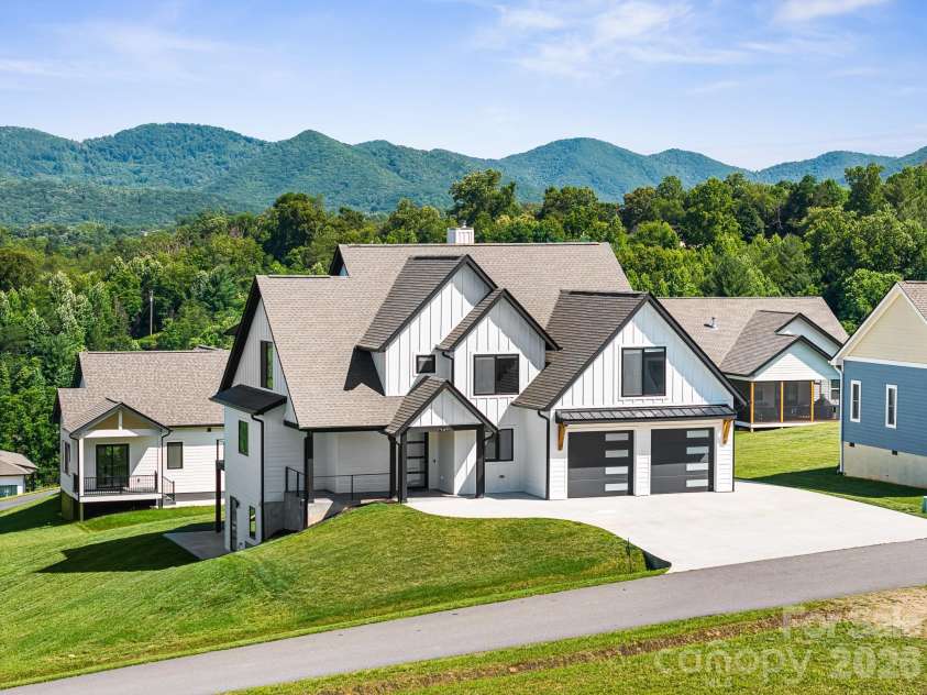 1026 Hillside Ridge Road, Candler, NC 28715.  MLS# CAR4359352, YatesRealty ID 31199. 
