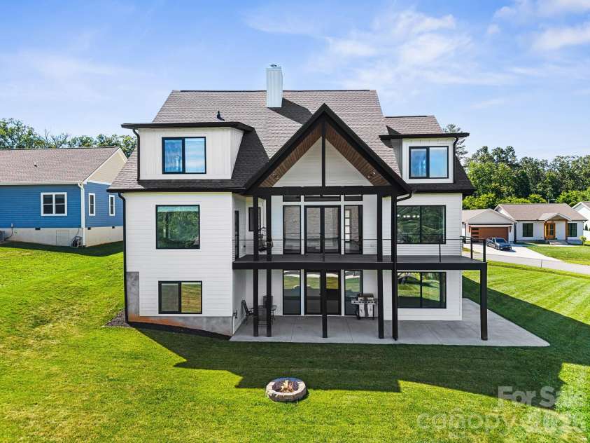 1026 Hillside Ridge Road, Candler, NC 28715.  MLS# CAR4359352, YatesRealty ID 31199. 