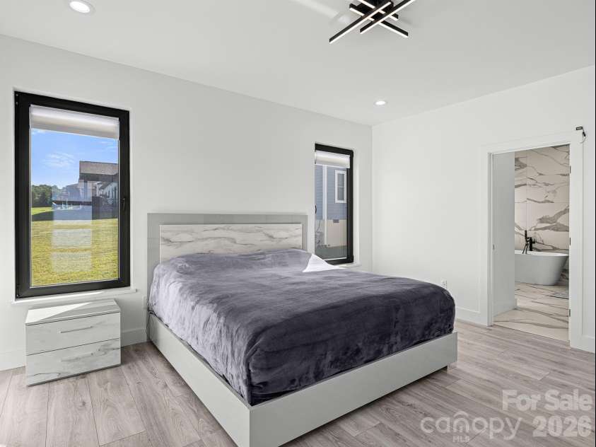 1026 Hillside Ridge Road, Candler, NC 28715.  MLS# CAR4359352, YatesRealty ID 31199. 