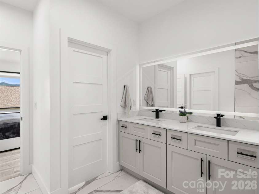 1026 Hillside Ridge Road, Candler, NC 28715.  MLS# CAR4359352, YatesRealty ID 31199. 