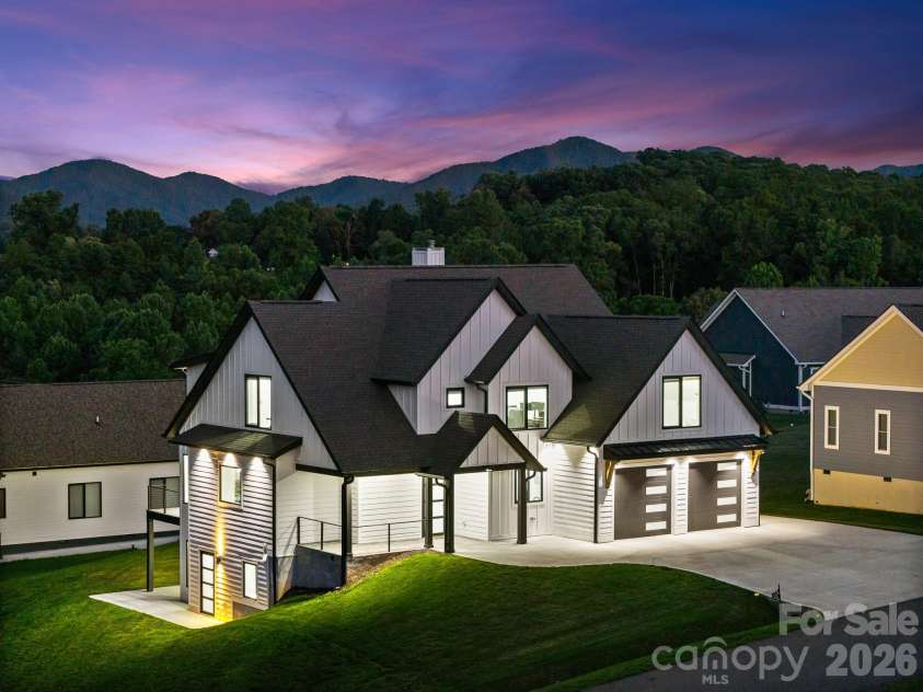 1026 Hillside Ridge Road, Candler, NC 28715.  MLS# CAR4359352, YatesRealty ID 31199. 