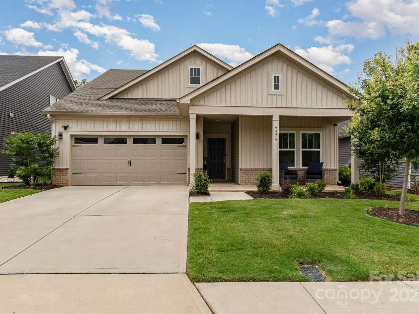 9274 Dunwich Drive, Gastonia, NC 28056.  MLS# CAR4268308, YatesRealty ID 31199. 