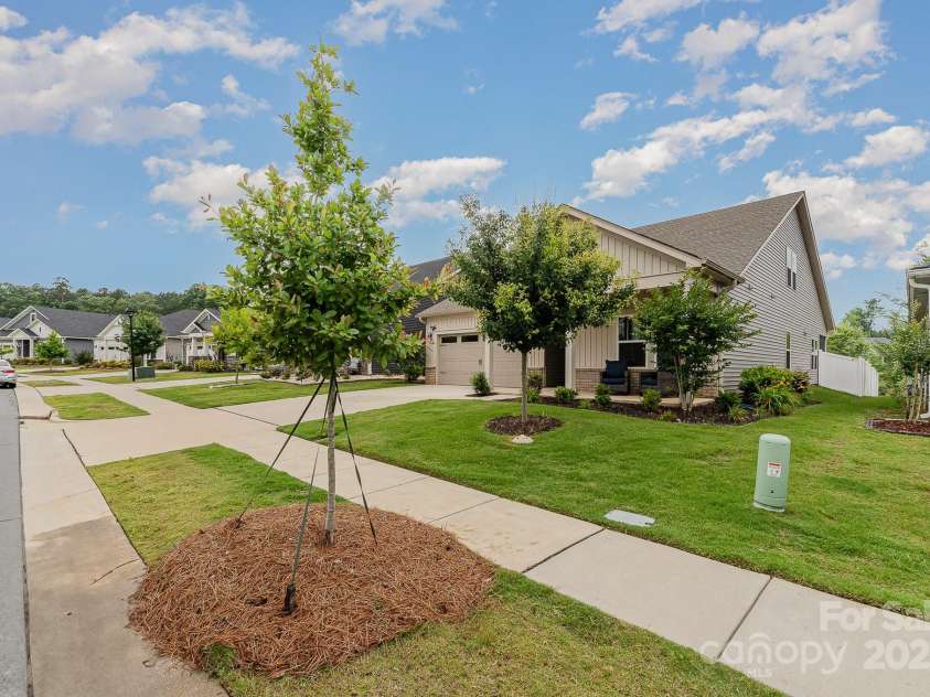 9274 Dunwich Drive, Gastonia, NC 28056.  MLS# CAR4268308, YatesRealty ID 31199. 