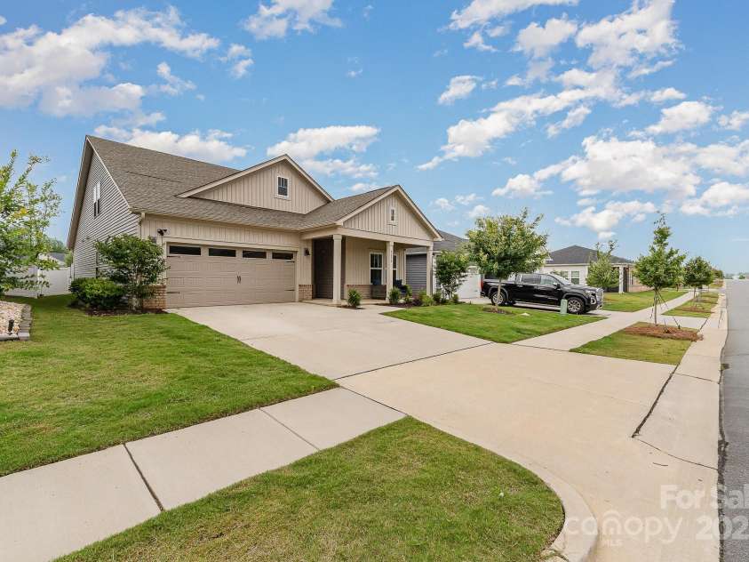 9274 Dunwich Drive, Gastonia, NC 28056.  MLS# CAR4268308, YatesRealty ID 31199. 