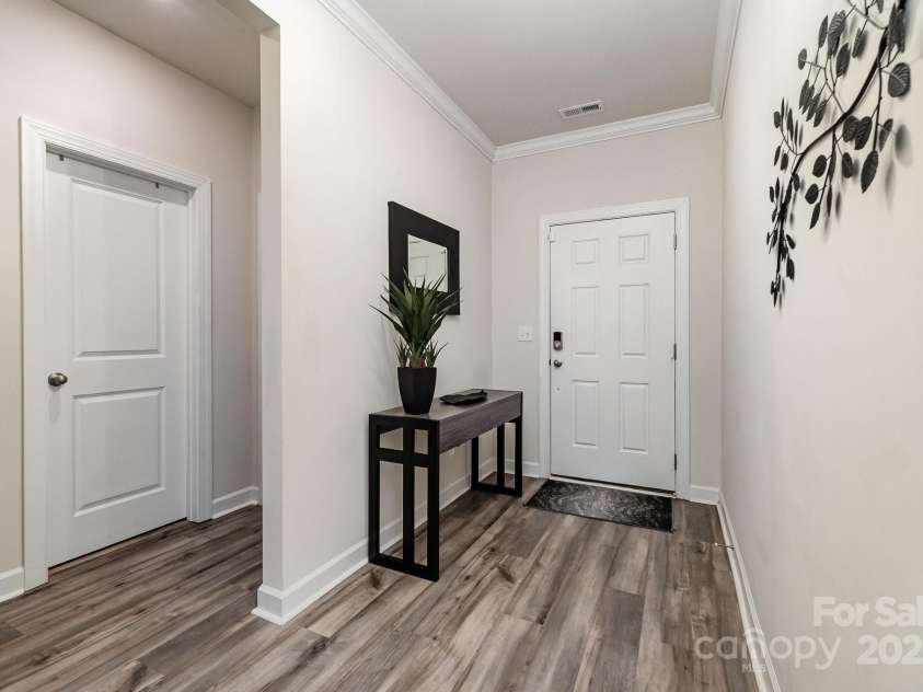 9274 Dunwich Drive, Gastonia, NC 28056.  MLS# CAR4268308, YatesRealty ID 31199. 