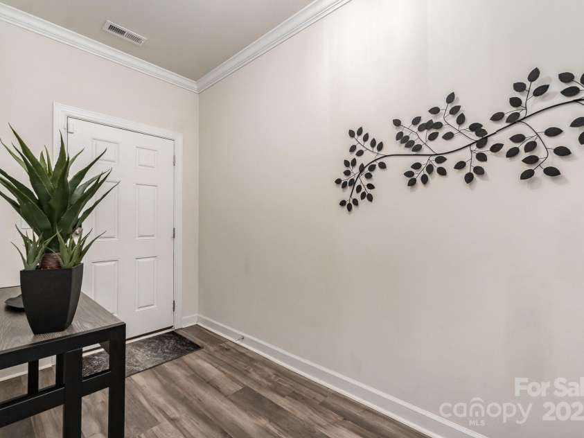 9274 Dunwich Drive, Gastonia, NC 28056.  MLS# CAR4268308, YatesRealty ID 31199. 