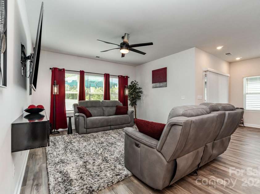 9274 Dunwich Drive, Gastonia, NC 28056.  MLS# CAR4268308, YatesRealty ID 31199. 
