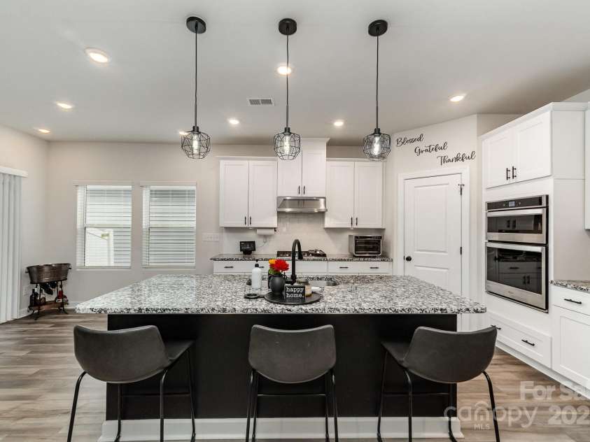 9274 Dunwich Drive, Gastonia, NC 28056.  MLS# CAR4268308, YatesRealty ID 31199. 