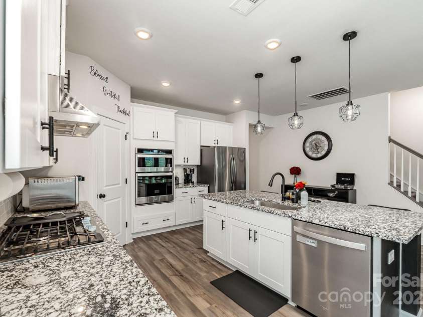 9274 Dunwich Drive, Gastonia, NC 28056.  MLS# CAR4268308, YatesRealty ID 31199. 