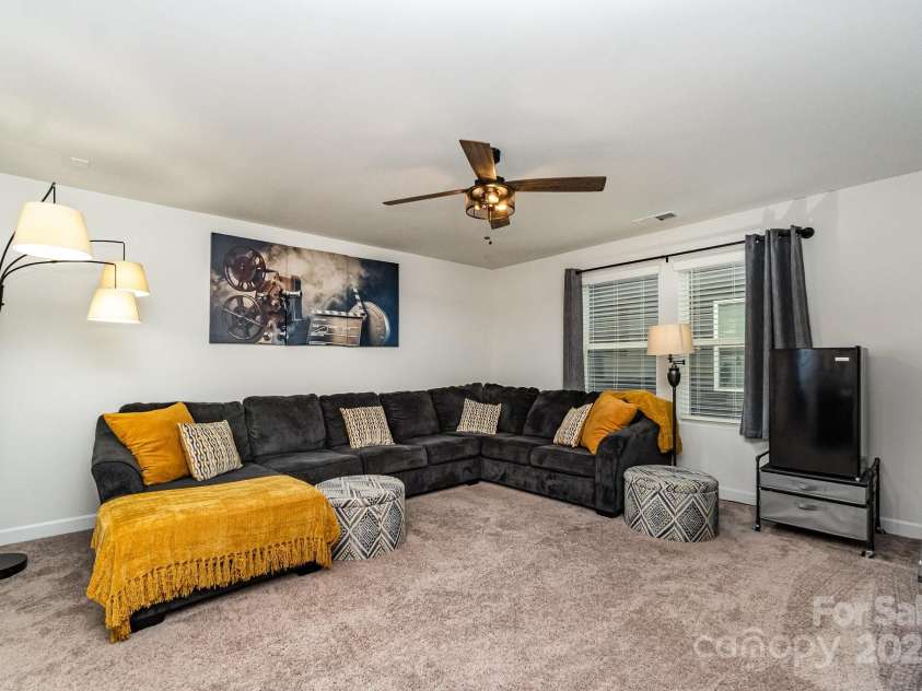 9274 Dunwich Drive, Gastonia, NC 28056.  MLS# CAR4268308, YatesRealty ID 31199. 