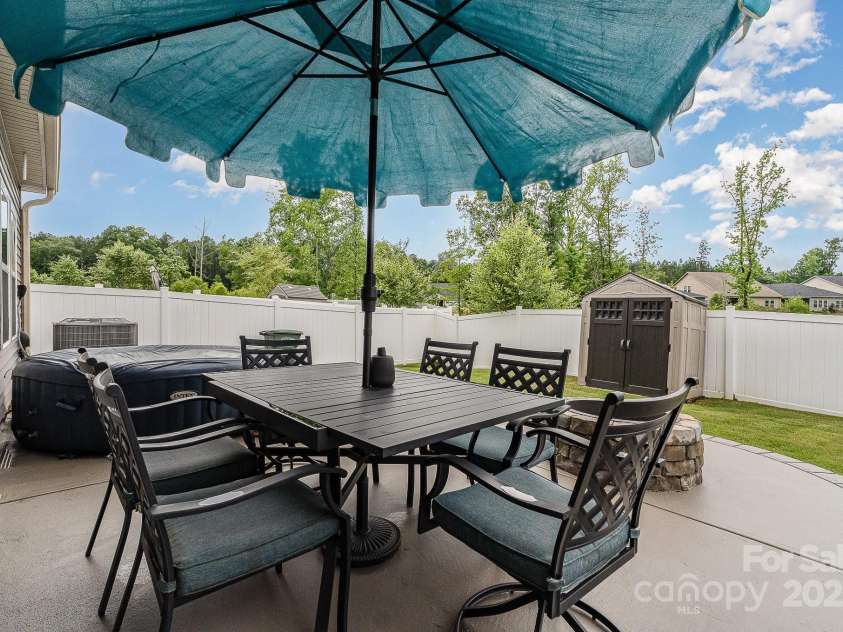 9274 Dunwich Drive, Gastonia, NC 28056.  MLS# CAR4268308, YatesRealty ID 31199. 