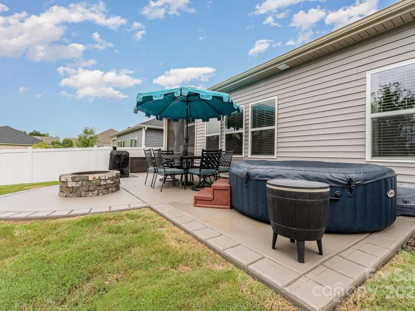9274 Dunwich Drive, Gastonia, NC 28056.  MLS# CAR4268308, YatesRealty ID 31199. 