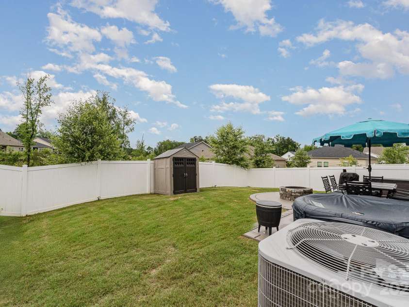 9274 Dunwich Drive, Gastonia, NC 28056.  MLS# CAR4268308, YatesRealty ID 31199. 