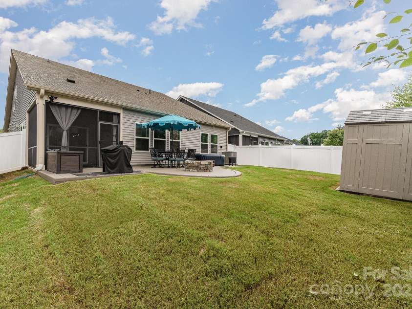 9274 Dunwich Drive, Gastonia, NC 28056.  MLS# CAR4268308, YatesRealty ID 31199. 