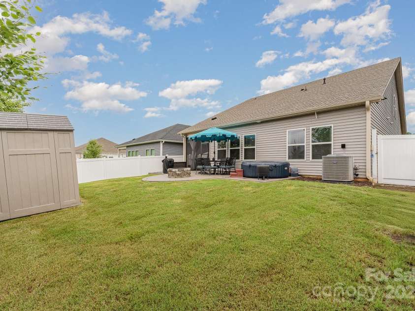 9274 Dunwich Drive, Gastonia, NC 28056.  MLS# CAR4268308, YatesRealty ID 31199. 