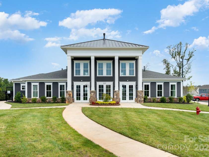 9274 Dunwich Drive, Gastonia, NC 28056.  MLS# CAR4268308, YatesRealty ID 31199. 