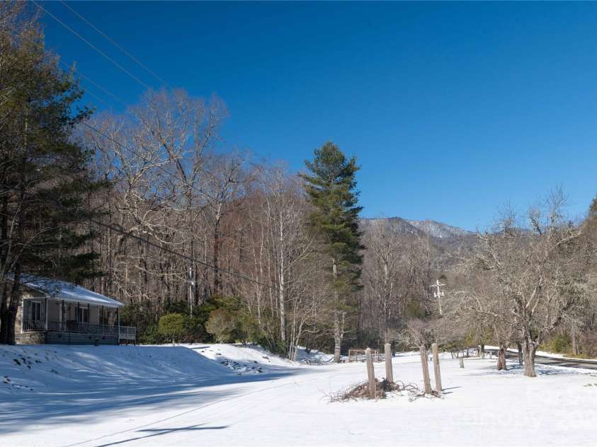 1220 Rock Creek Road, Burnsville, NC 28714.  MLS# CAR4173140, YatesRealty ID 312. 