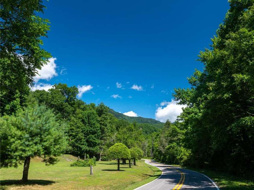 1220 Rock Creek Road, Burnsville, NC 28714.  MLS# CAR4173140, YatesRealty ID 312. 