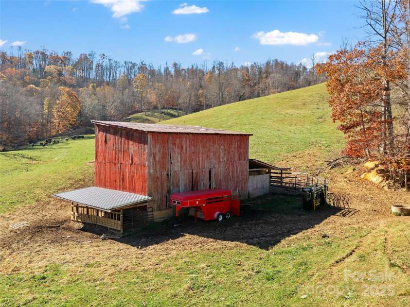 321 Lyle Lane, Green Mountain, NC 28740.  MLS# CAR4320356, YatesRealty ID 312. 