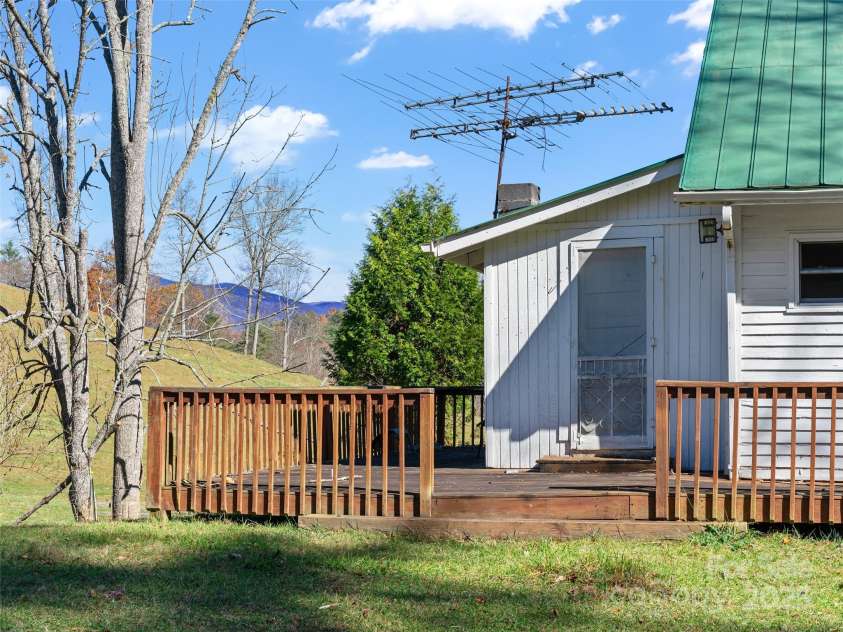 321 Lyle Lane, Green Mountain, NC 28740.  MLS# CAR4320356, YatesRealty ID 312. 