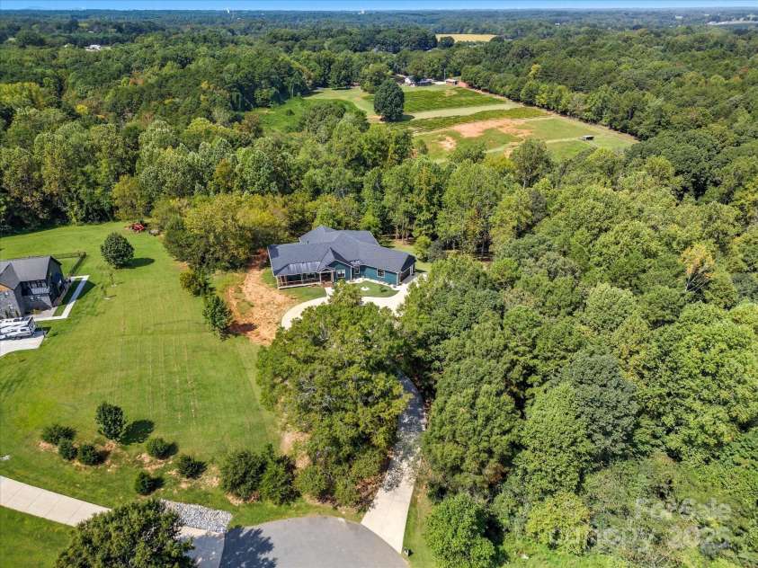 1070 Saddle Back Lane, Mooresville, NC 28115.  MLS# CAR4298516, YatesRealty ID 3120. 
