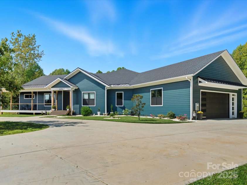 1070 Saddle Back Lane, Mooresville, NC 28115.  MLS# CAR4298516, YatesRealty ID 3120. 