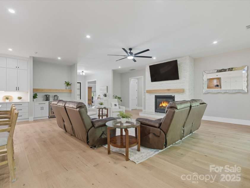 1070 Saddle Back Lane, Mooresville, NC 28115.  MLS# CAR4298516, YatesRealty ID 3120. 
