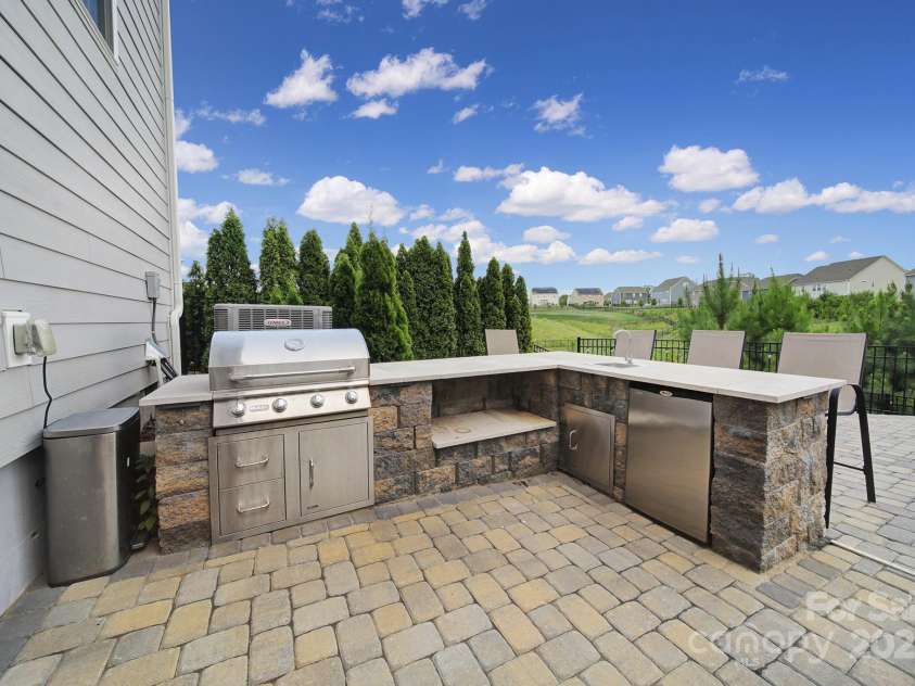 17237 Rider Wood Lane, Charlotte, NC 28278.  MLS# CAR4285511, YatesRealty ID 31201. 