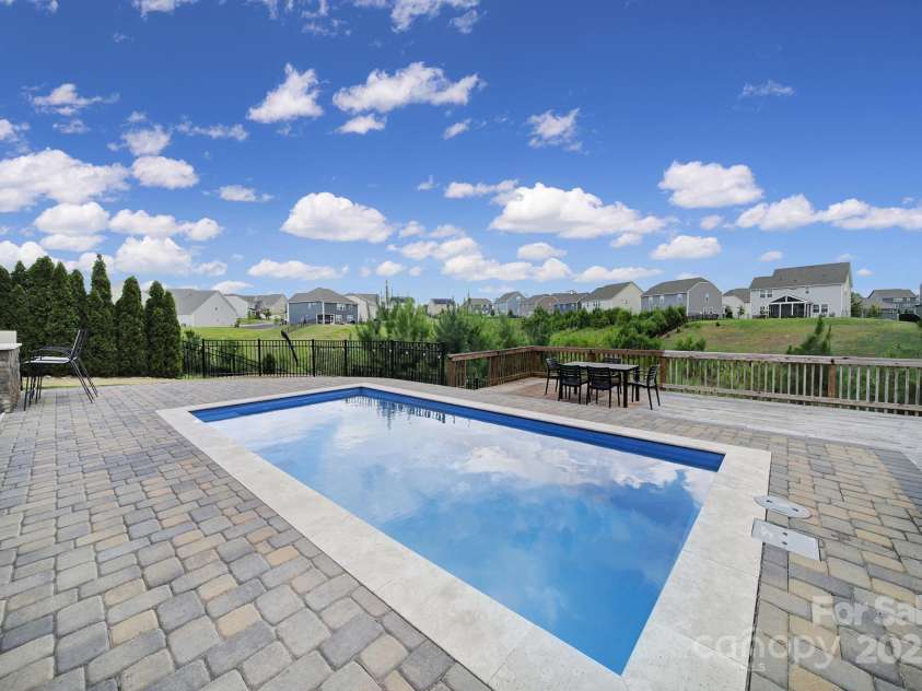 17237 Rider Wood Lane, Charlotte, NC 28278.  MLS# CAR4285511, YatesRealty ID 31201. 