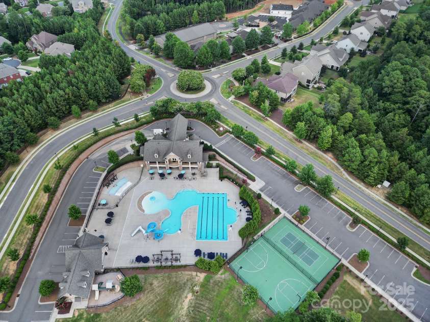 17237 Rider Wood Lane, Charlotte, NC 28278.  MLS# CAR4285511, YatesRealty ID 31201. 