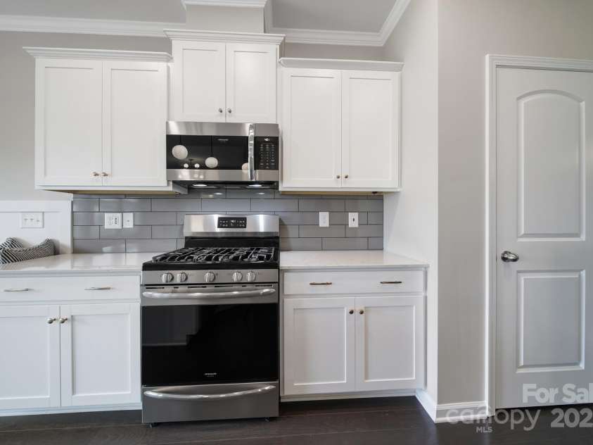 17237 Rider Wood Lane, Charlotte, NC 28278.  MLS# CAR4285511, YatesRealty ID 31201. 