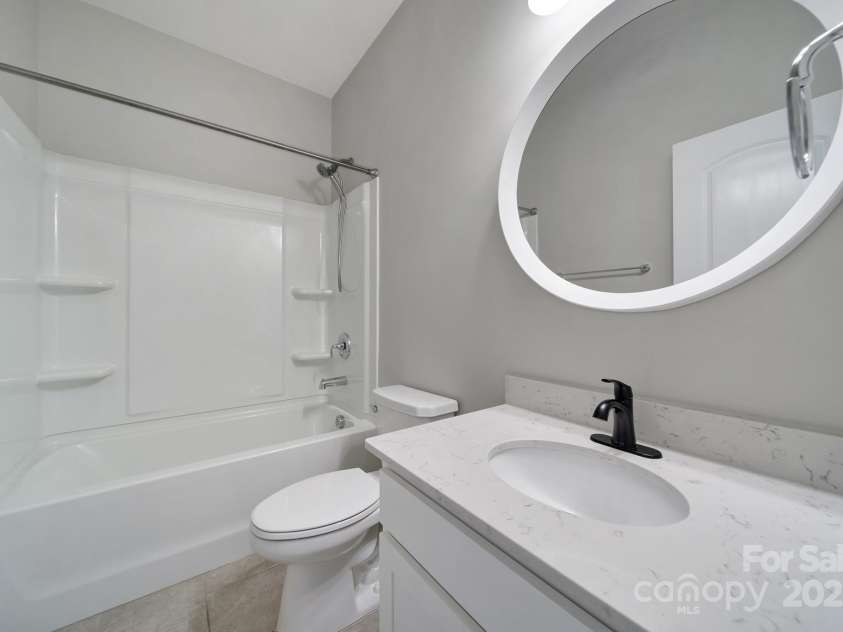 17237 Rider Wood Lane, Charlotte, NC 28278.  MLS# CAR4285511, YatesRealty ID 31201. 