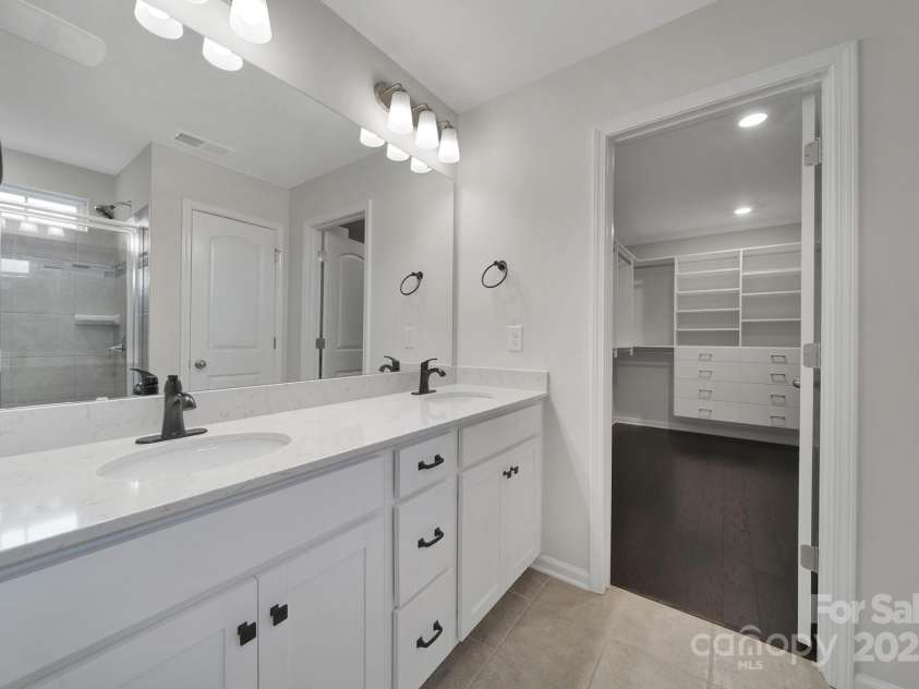 17237 Rider Wood Lane, Charlotte, NC 28278.  MLS# CAR4285511, YatesRealty ID 31201. 