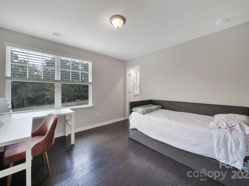 17237 Rider Wood Lane, Charlotte, NC 28278.  MLS# CAR4285511, YatesRealty ID 31201. 